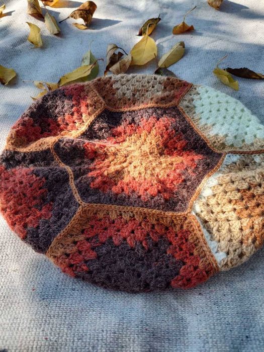 Берет в′язаний жіночий осінній берет ручної роботи