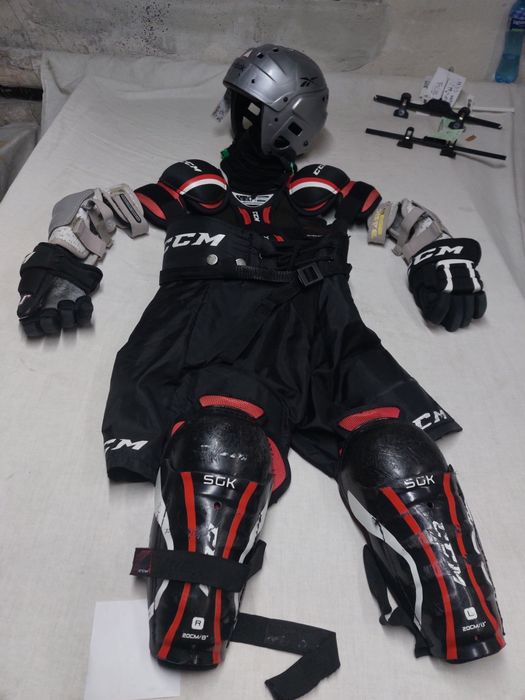 Sprzęt hokejowy dla młodego Yth.