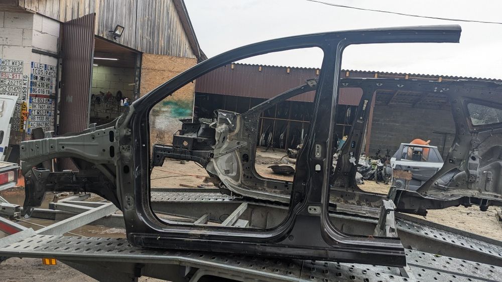 Чвертка ланжерон стойка поріг Nissan Qashqai j10