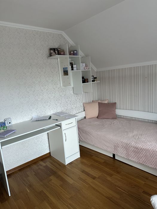 Учбовий стіл з тумбою