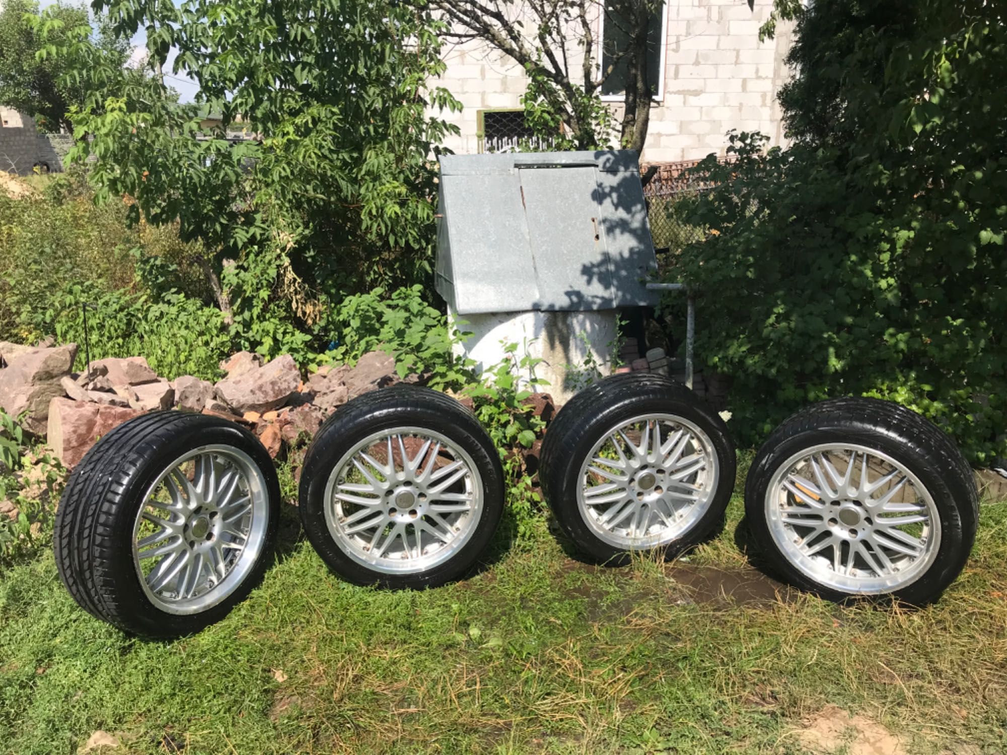 Продам диски з резиною 275/40 R20