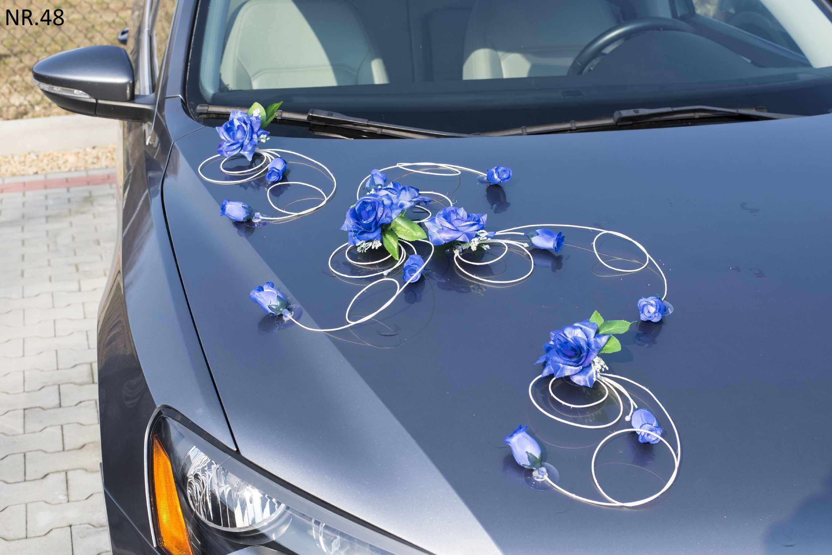 Niebieska dekoracja na samochód.Stroik na auto do ślubu 048