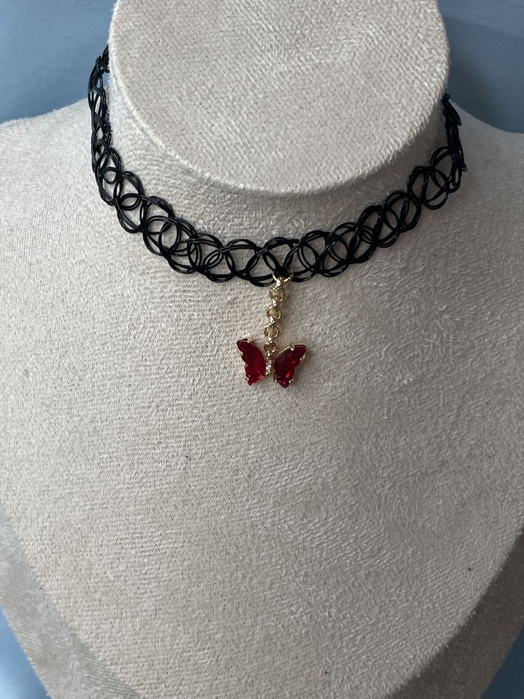 Nowy Choker w gotyckim stylu – czerwona motyl.