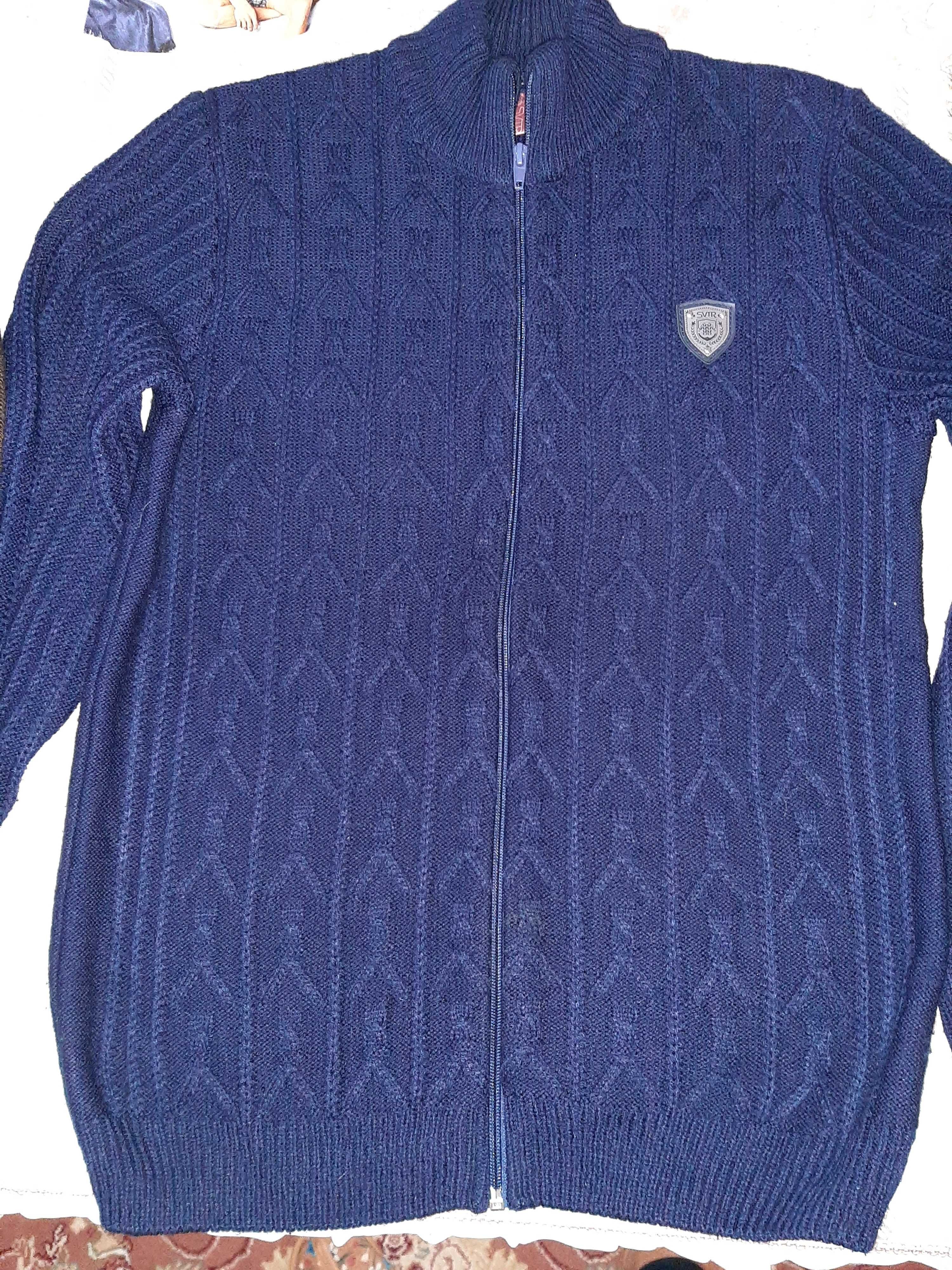 Продам 2 підліткових светри,чоловічі