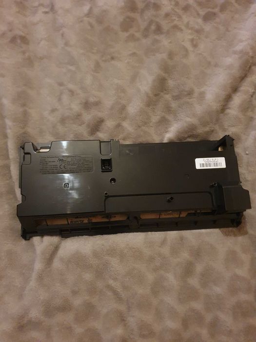 Fonte de alimentação PS4 Pro ADP-300FR