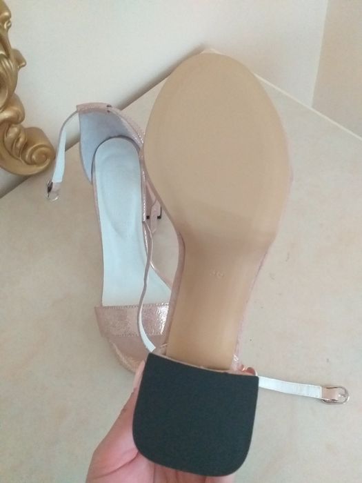 Босоніжки жіночі