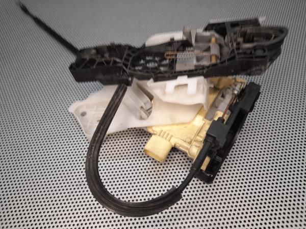 Fechadura / fecho porta trás esquerdo VOLKSWAGEN Passat (3C2)