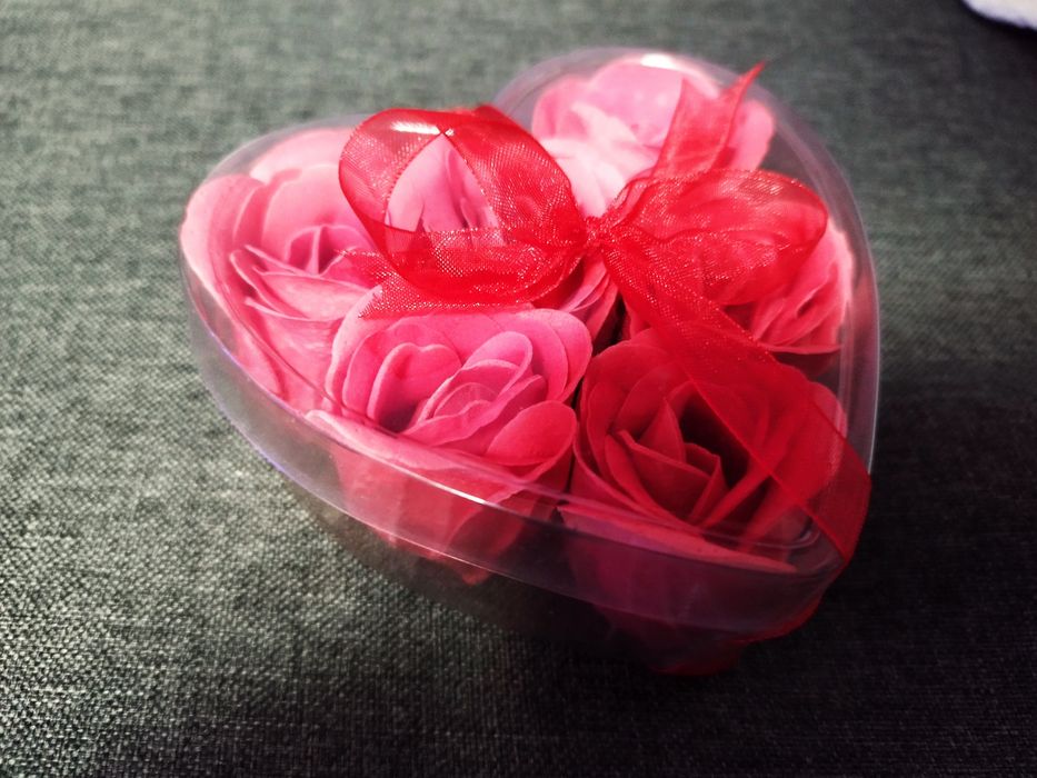 Мыло  - Лепестки роз (красные)