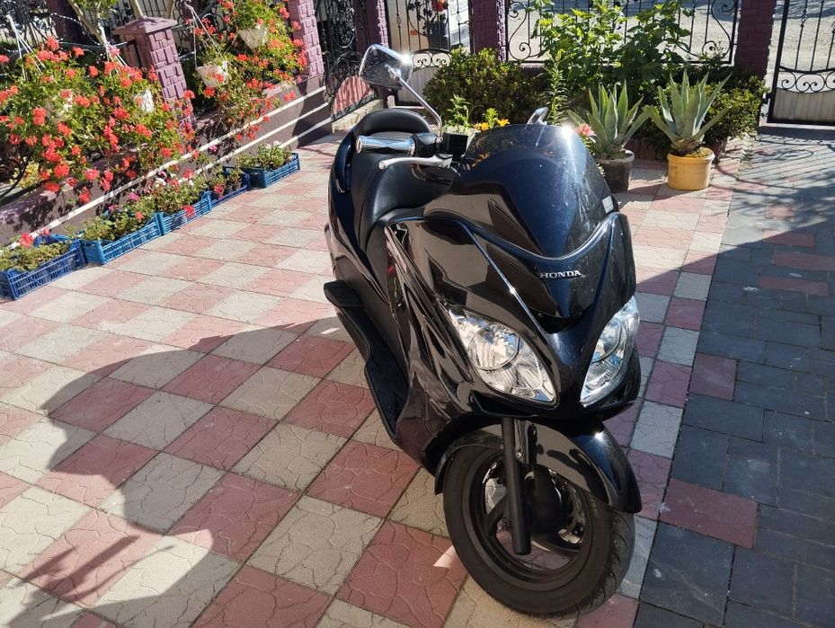 Продам Honda forza 250.