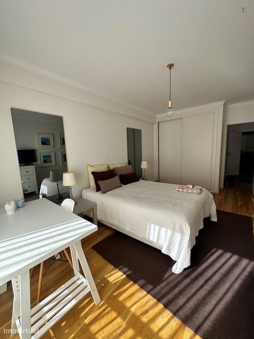 705338 - Bonito quarto duplo com casa de banho...