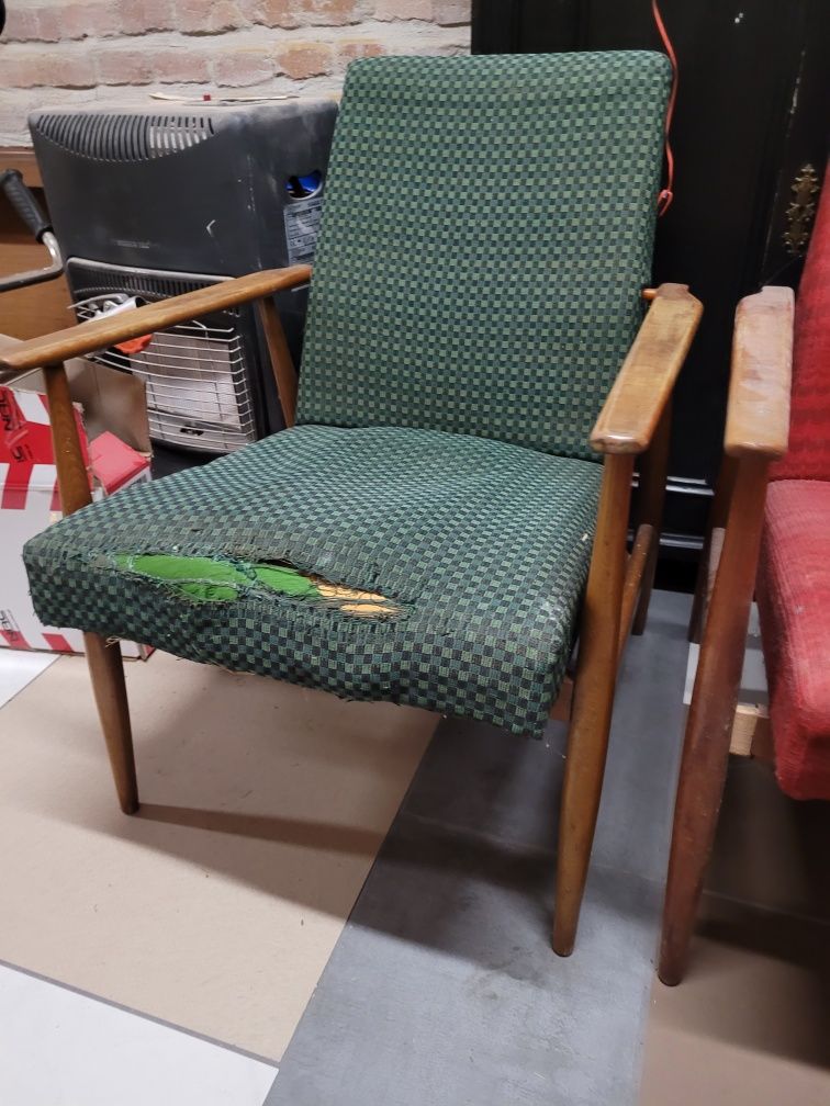 Stare krzesła PRL do renowacji