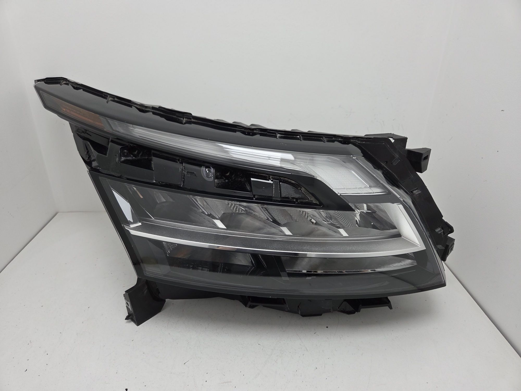 Фара права Nissan Pathfinder Патфайндер 2022-2024 USA
