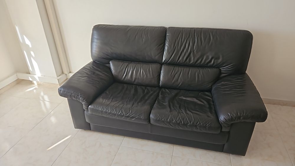 Sofá pele preto 2 lugares