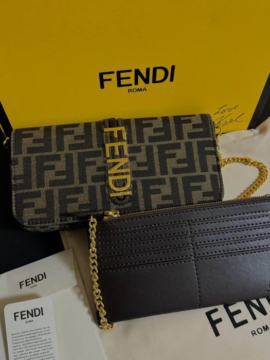 Шкіряна сумка та гаманець ф€нді