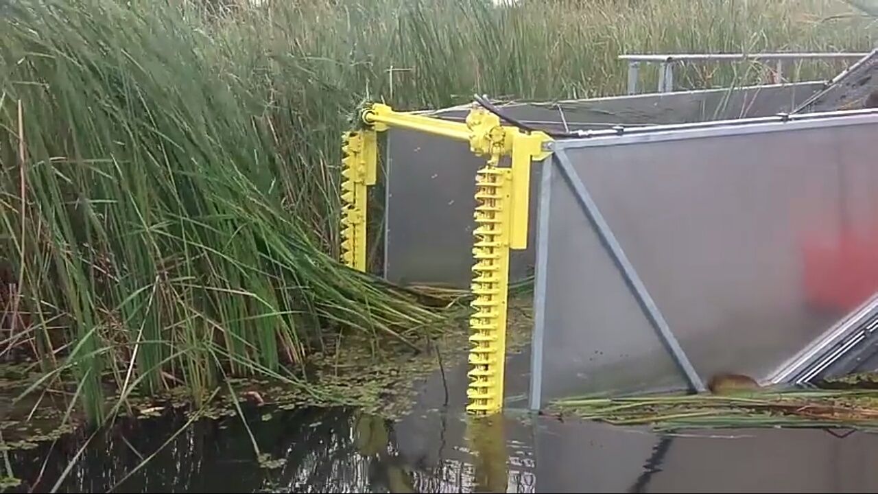 Водний комбайн для очищення водойм UDT-110M
