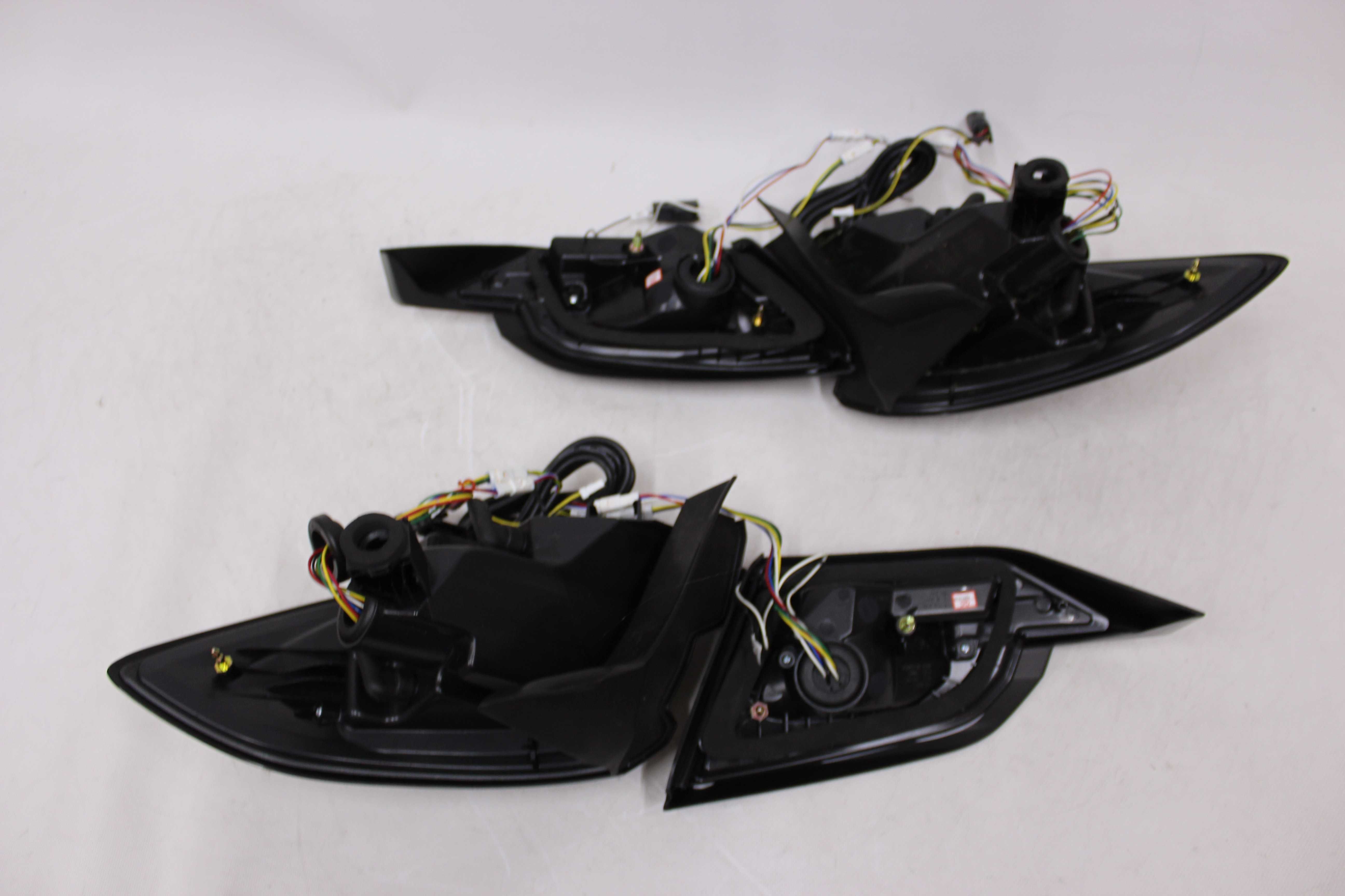 Lampy tylne tył FORD FIESTA MK8 17-21 HB LED BAR NEON Dynamiczne SMOKE
