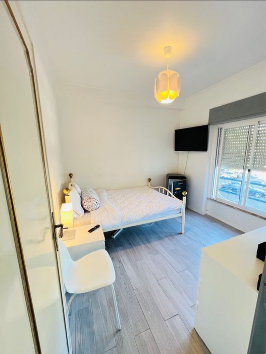 Arrenda-se um Quarto em Rio de Mouro