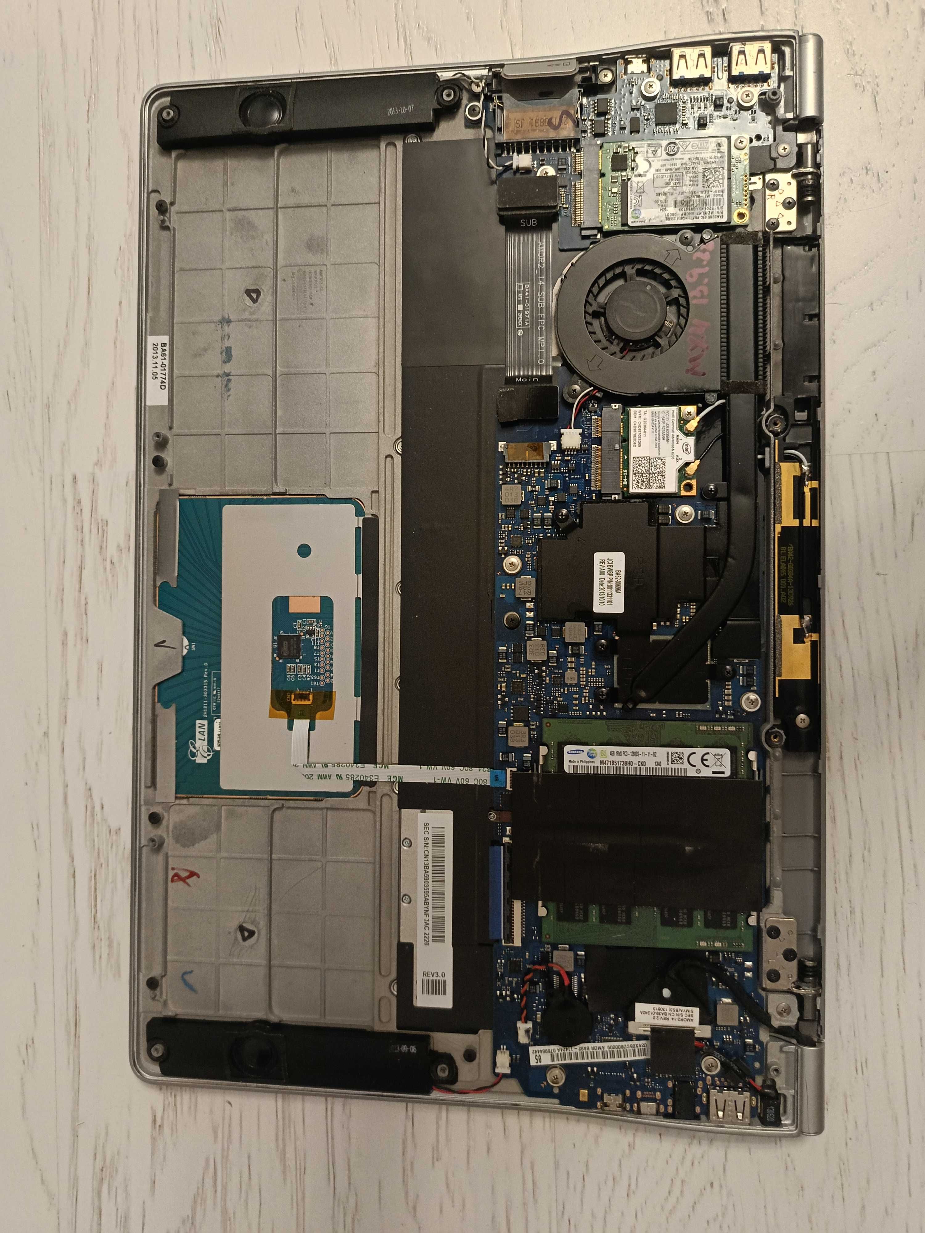 Ноут Samsung 900x np900x4d по запчастинам