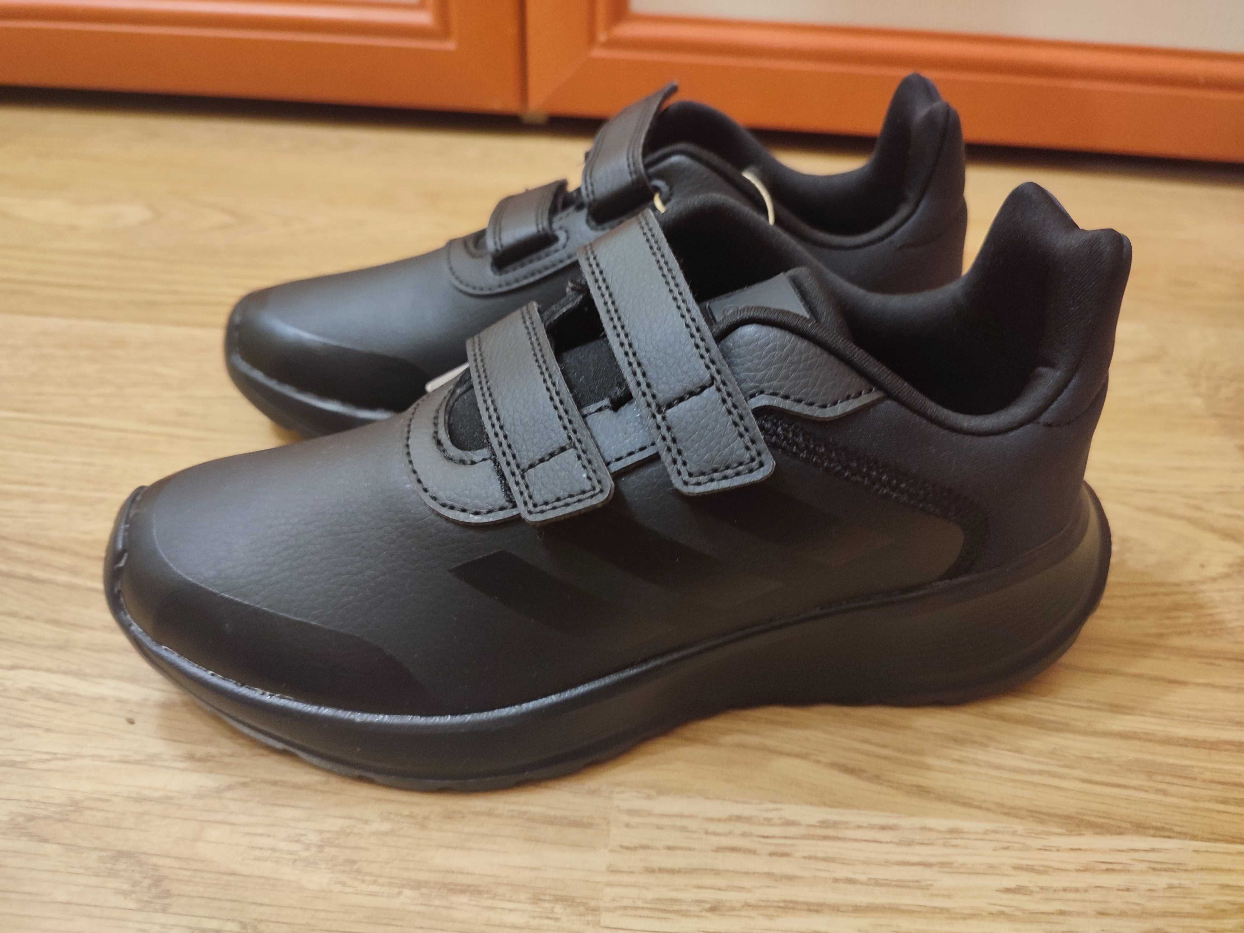 Кроссовки Adidas стелька 22,5 см