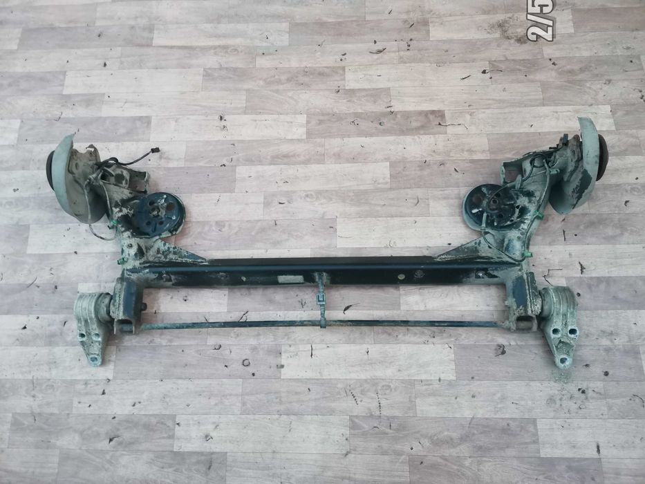 VW Passat B5 FL lift Kombi Belka tylnego zawieszenia tylna tył