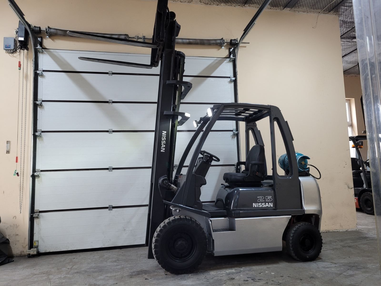 Навантажувач вилковий, газовий 2.5 тонн
Nissan UD02A25PQ