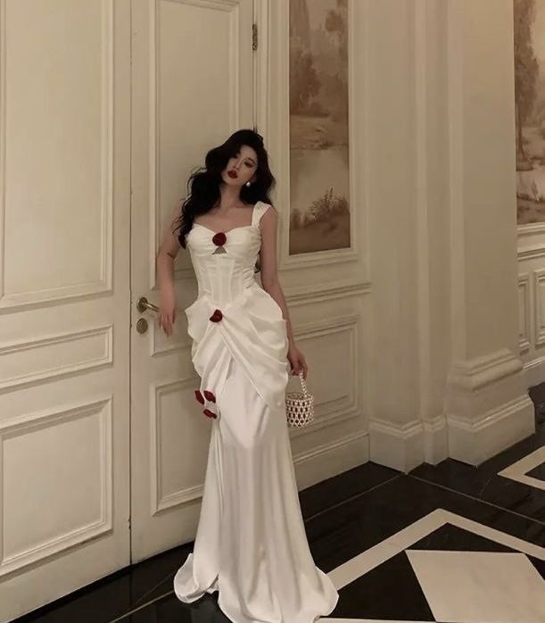 Очень шикарное платье , брала для фотосесии, которая так не состоялась