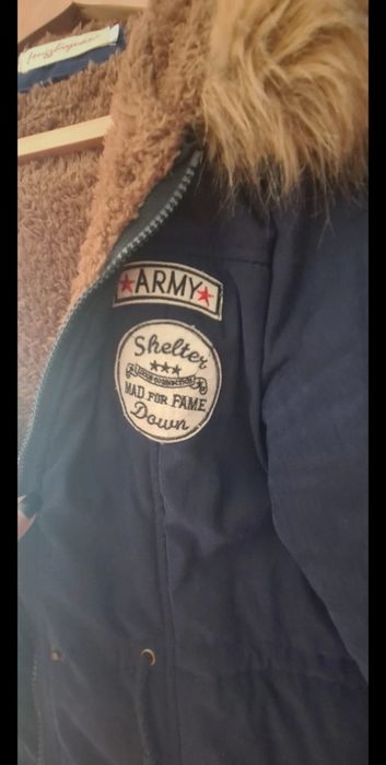 Casaco cor azul com pêlo