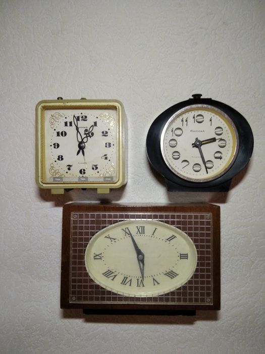 Часы-8шт.настенные  и настольные! одним лотом!