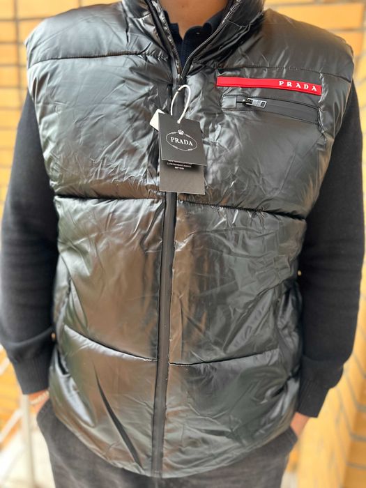 Чоловіча пухова жилетка Prada Прада тепла легка комфорт преміум якість