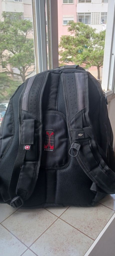Mochila grande,comprada na Suíça