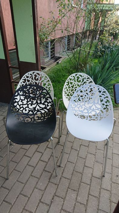 Krzesla ażurowe Mumford do jadalni.cena za zestaw w sklepie to 580 zł.