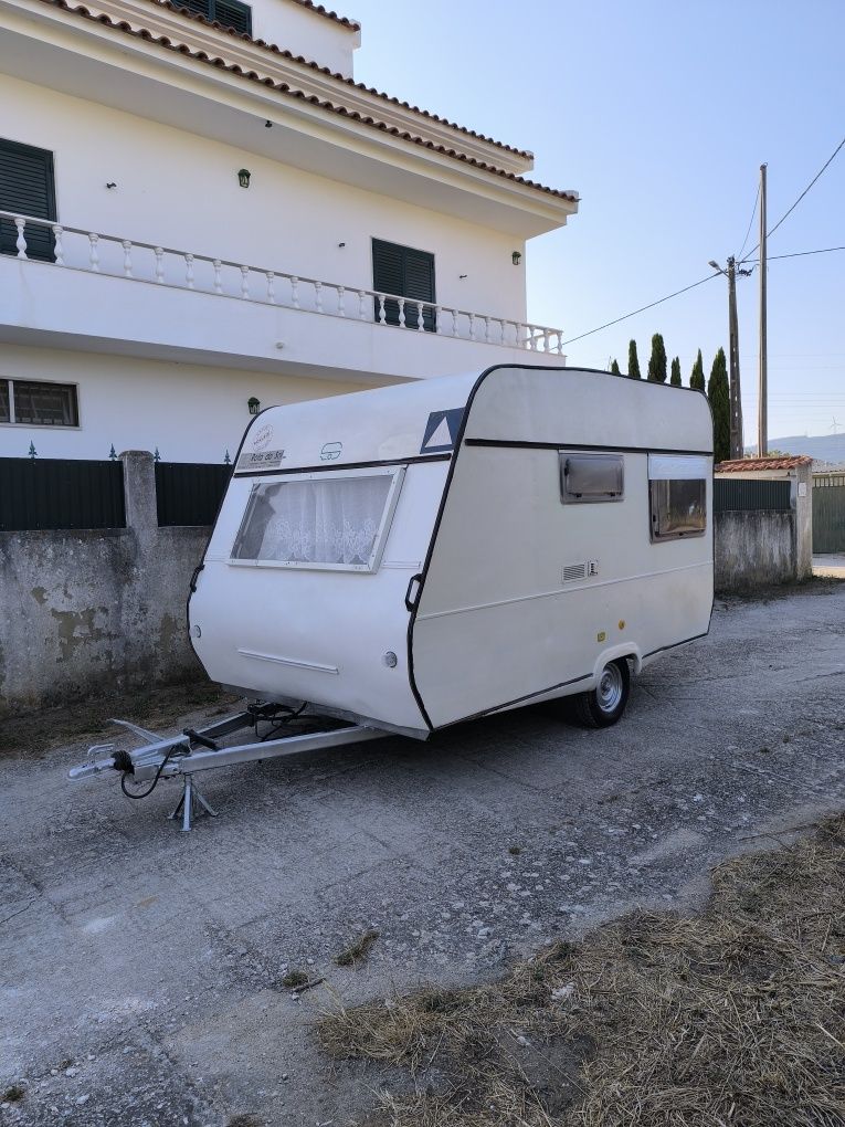 Caravana Pluma 350
