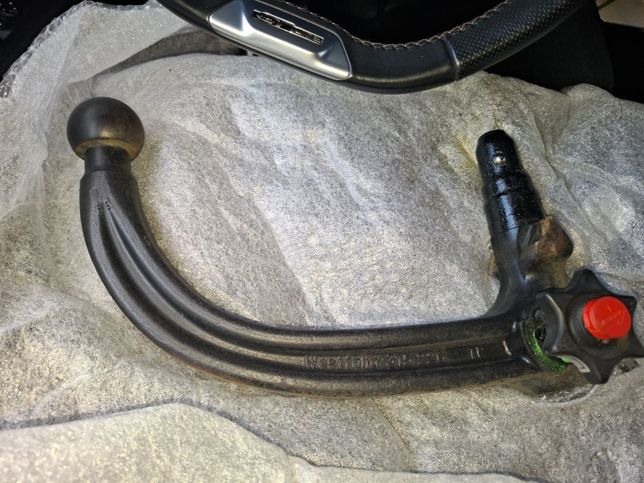 Vendo um engate de reboque para carros