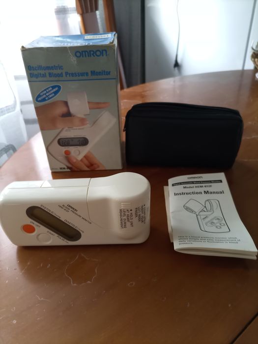 Medidor de tensão omron HEM-812F vintage