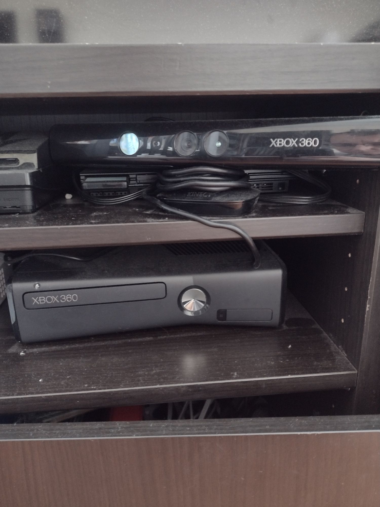 Xbox 360 z kinectem i jednym padem