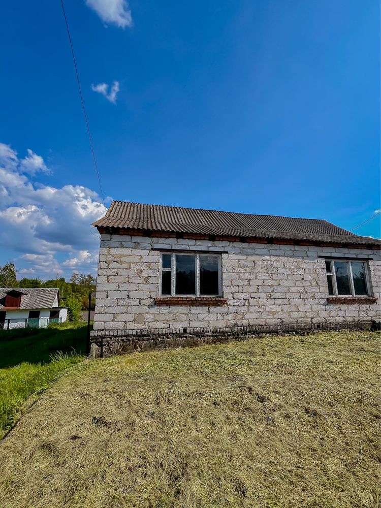 Продаж будинку з виходом до річки