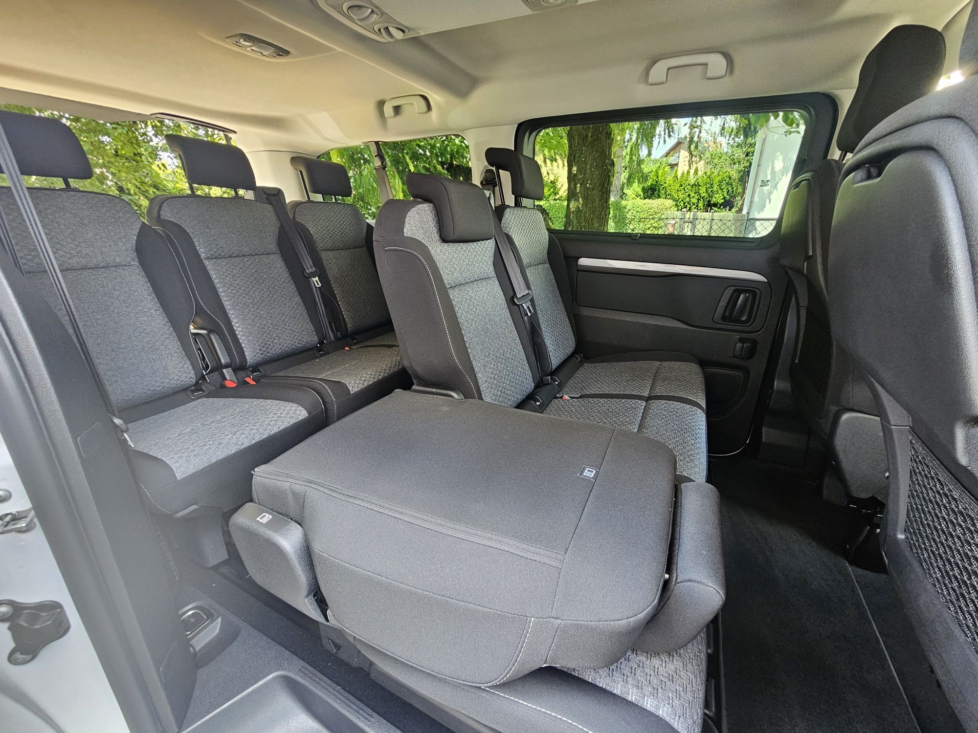 Bus na wynajem Citroen Spacetourer 2025