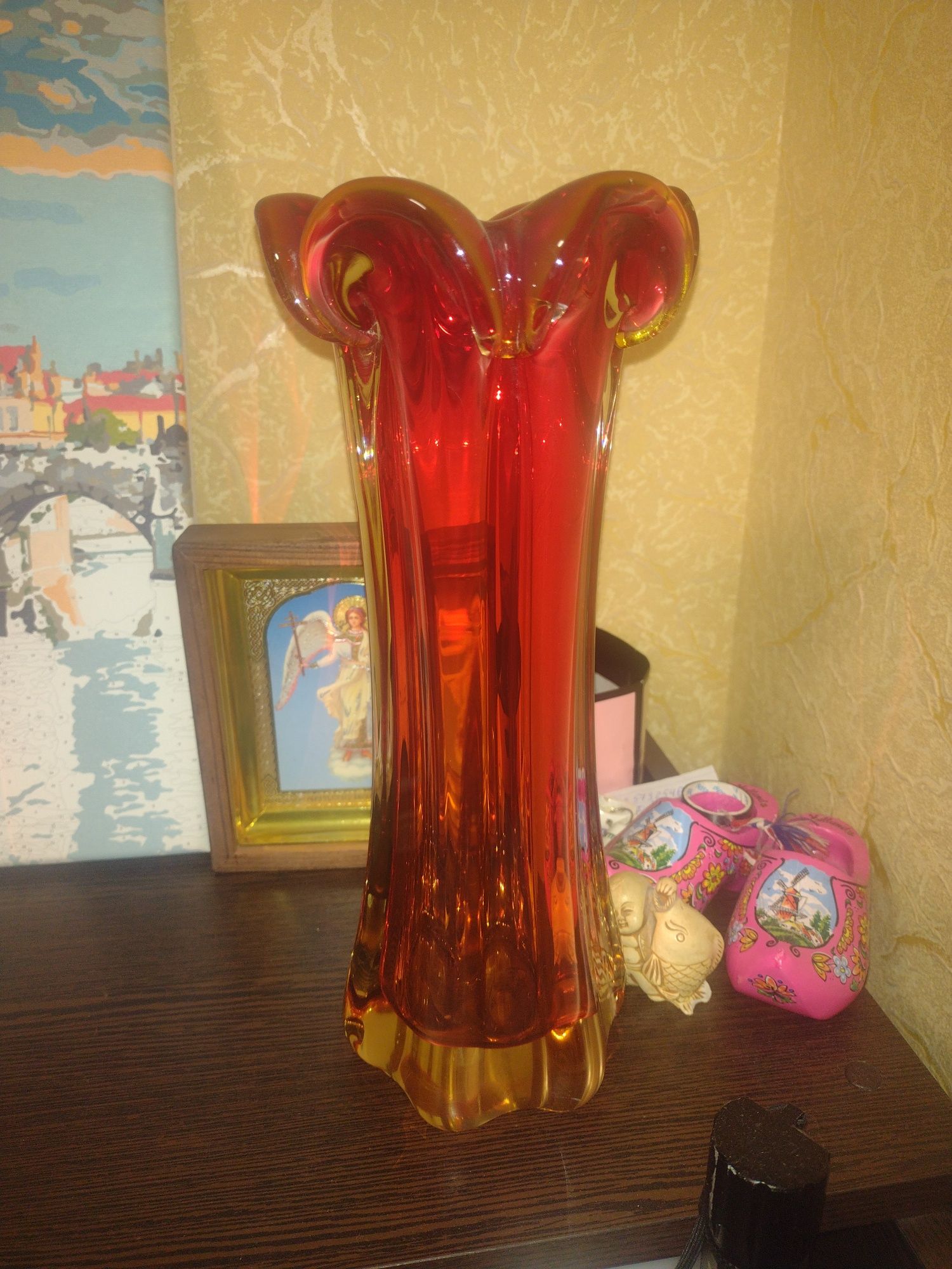 Дуже гарна ваза часів СССР.