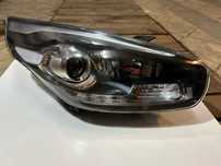 Lampa przód Kia Carens IV Xenon + LED PRAWA Oryginalna