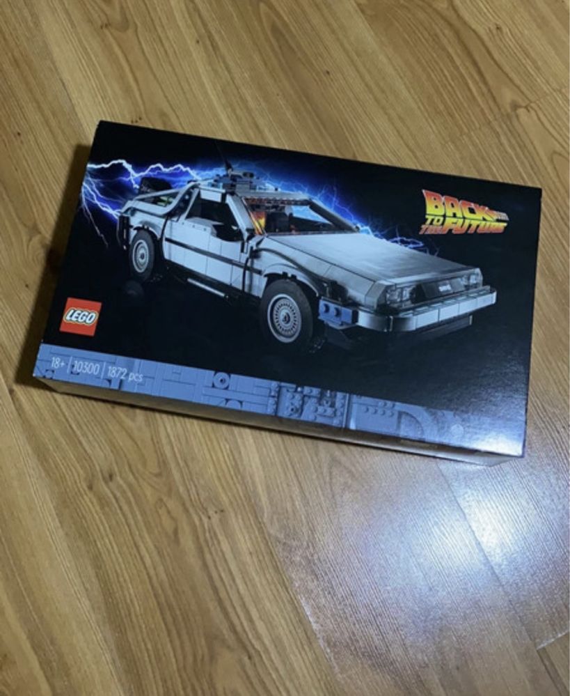 LEGO 10300 Back to the Future - Delorean DMC 12