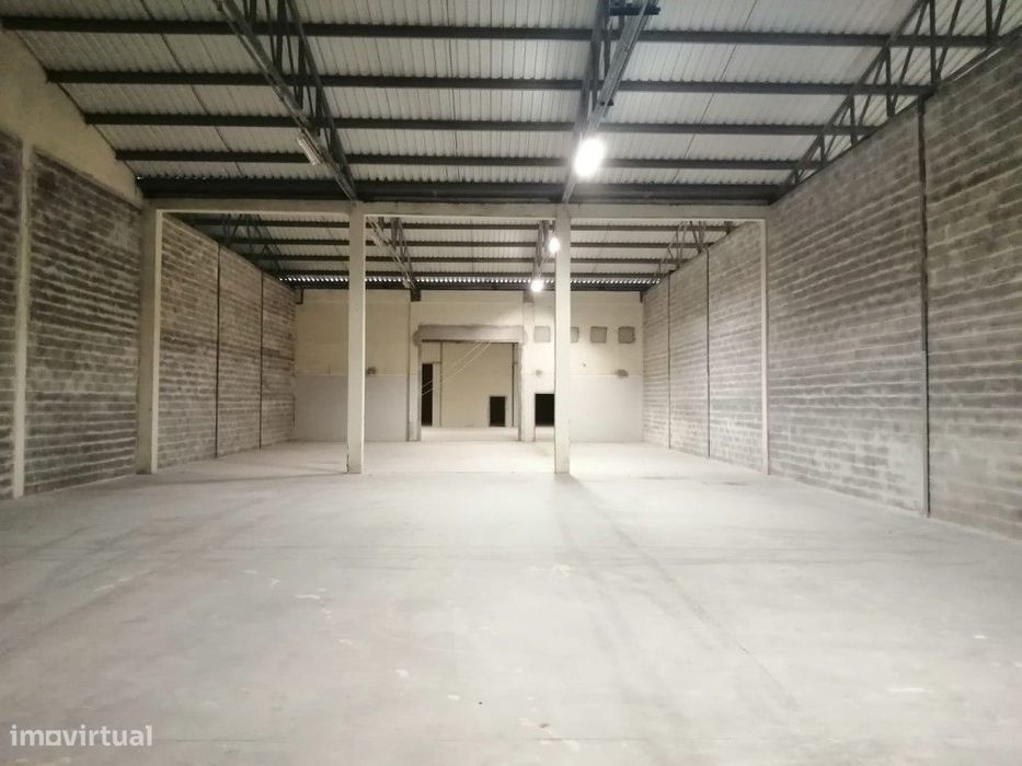 Armazéns Fânzeres, Gondomar em Zona Industrial