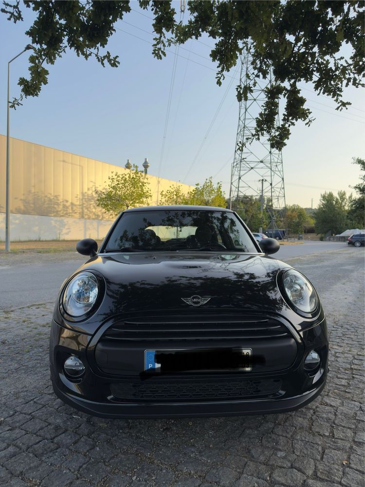 MINI One 1.5 interior John Cooper Works