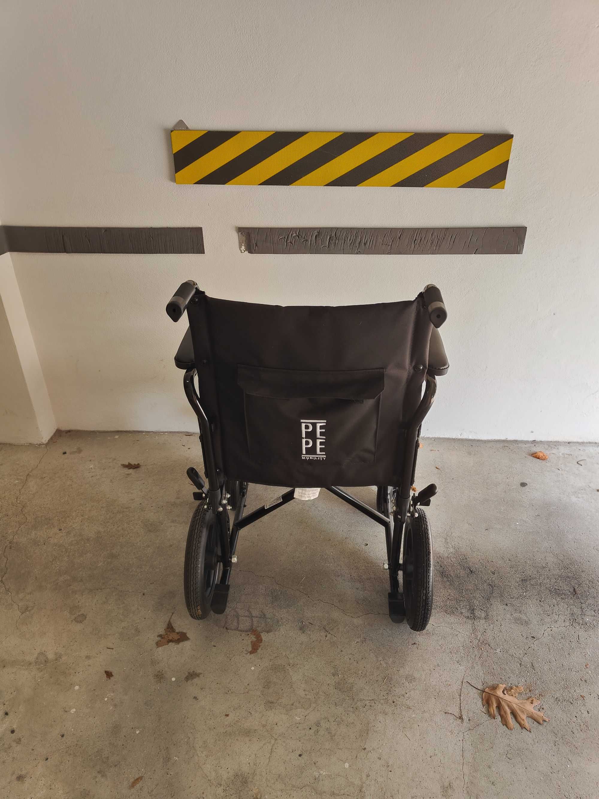 Cadeira de rodas dobrável leve (assento de 46 cm)