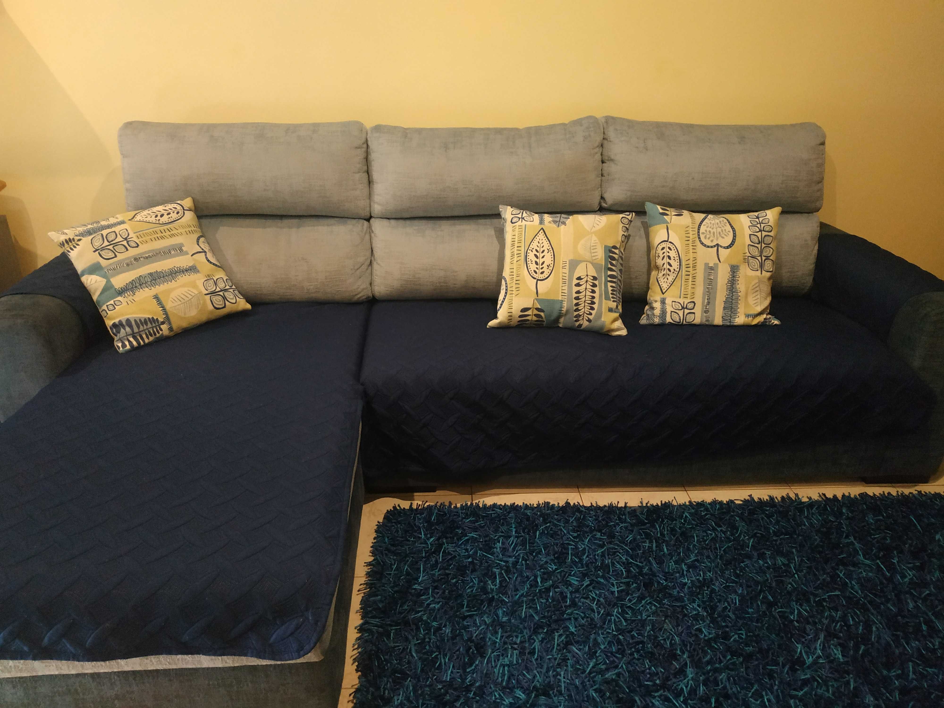 Sofá com chaise long