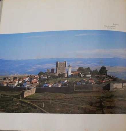 "Castelos de Portugal" (Portuguese Castles) -> Professor José Mattoso