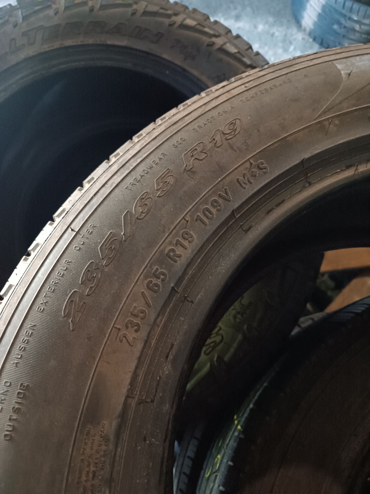 Шини Всесезоні Pirelli 235/65/19 5-6mm 4шт.