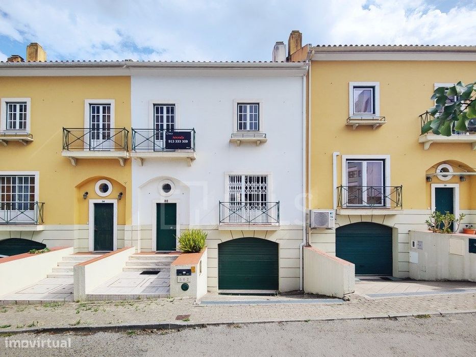 Moradia T3 inserida no Bairro da Coopalme, no Algueirão