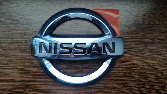 эмблема передняя на лючок зарядки nissan leaf 11-17