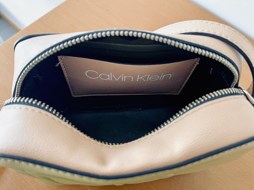 Bolsa Tiracolo Calvin Klein