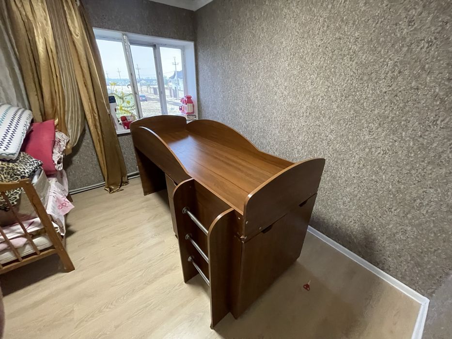 Дитяче ліжко з висувними ящиками